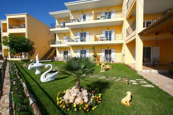 Alexios Apartments Пердика Экстерьер фото